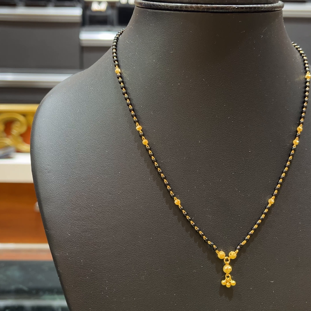 RS BROTHERS 4.763gms SHORT BLACK BEADS 22K Yellow Gold