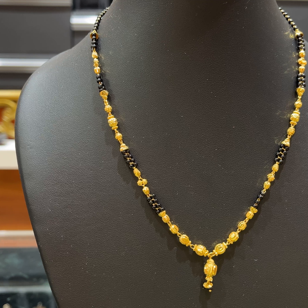 RS BROTHERS 10.633gms SHORT BLACK BEADS 22K Yellow Gold