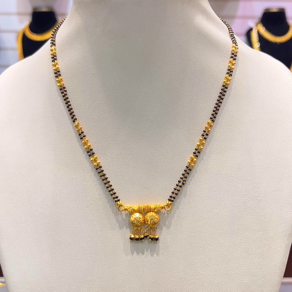 SOUTH INDIA 9.575gms SHORT BLACK BEADS 22K Yellow Gold