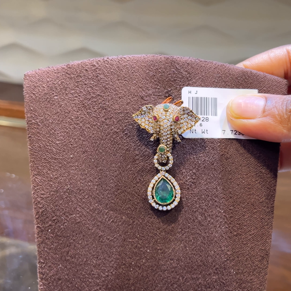 SRI RAM 7.723gms Pendent 22K Nakshi