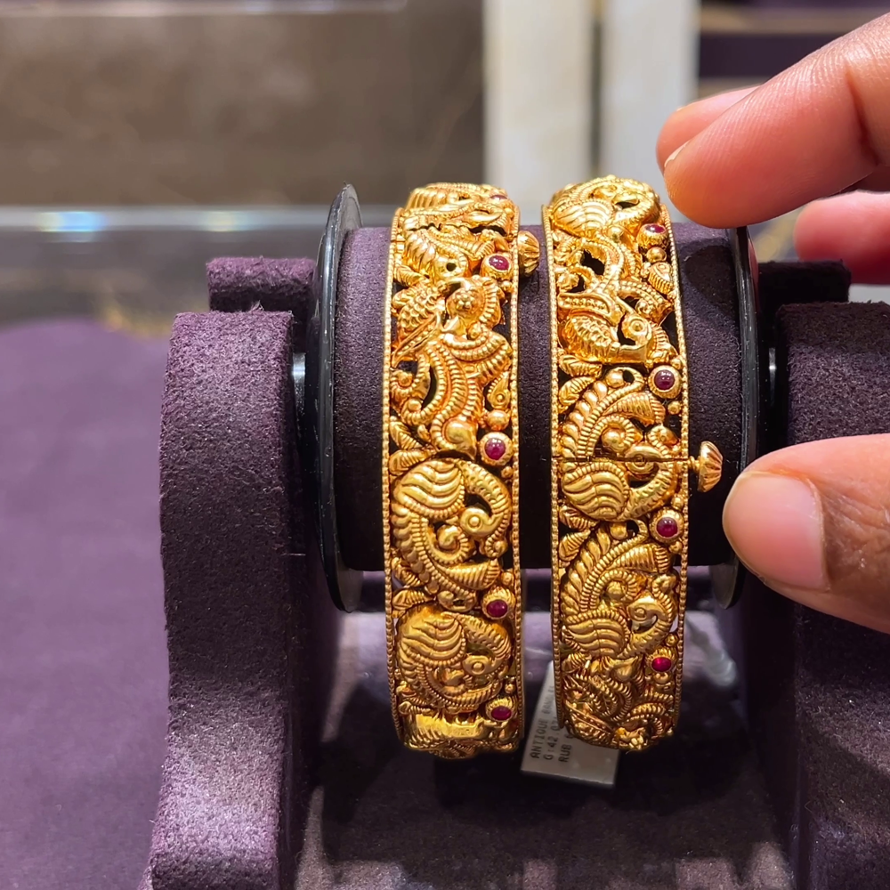 CMR 40.839gms BANGLES 22K Nakshi