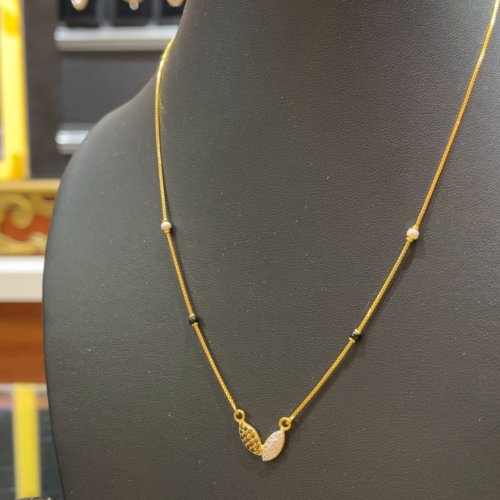 RS BROTHERS 4.406gms SHORT BLACK BEADS 22K Yellow Gold