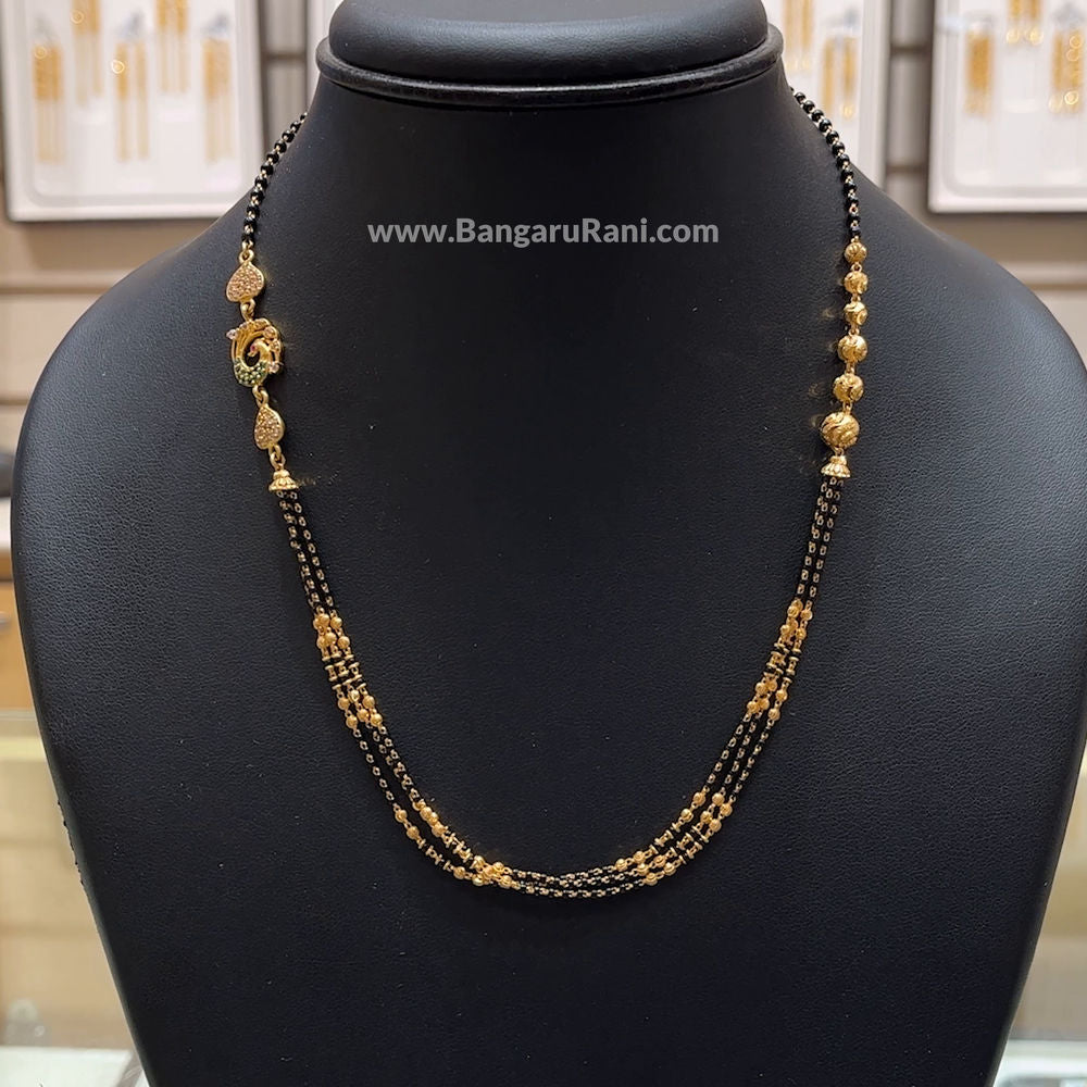 Gold short black on sale beads chain