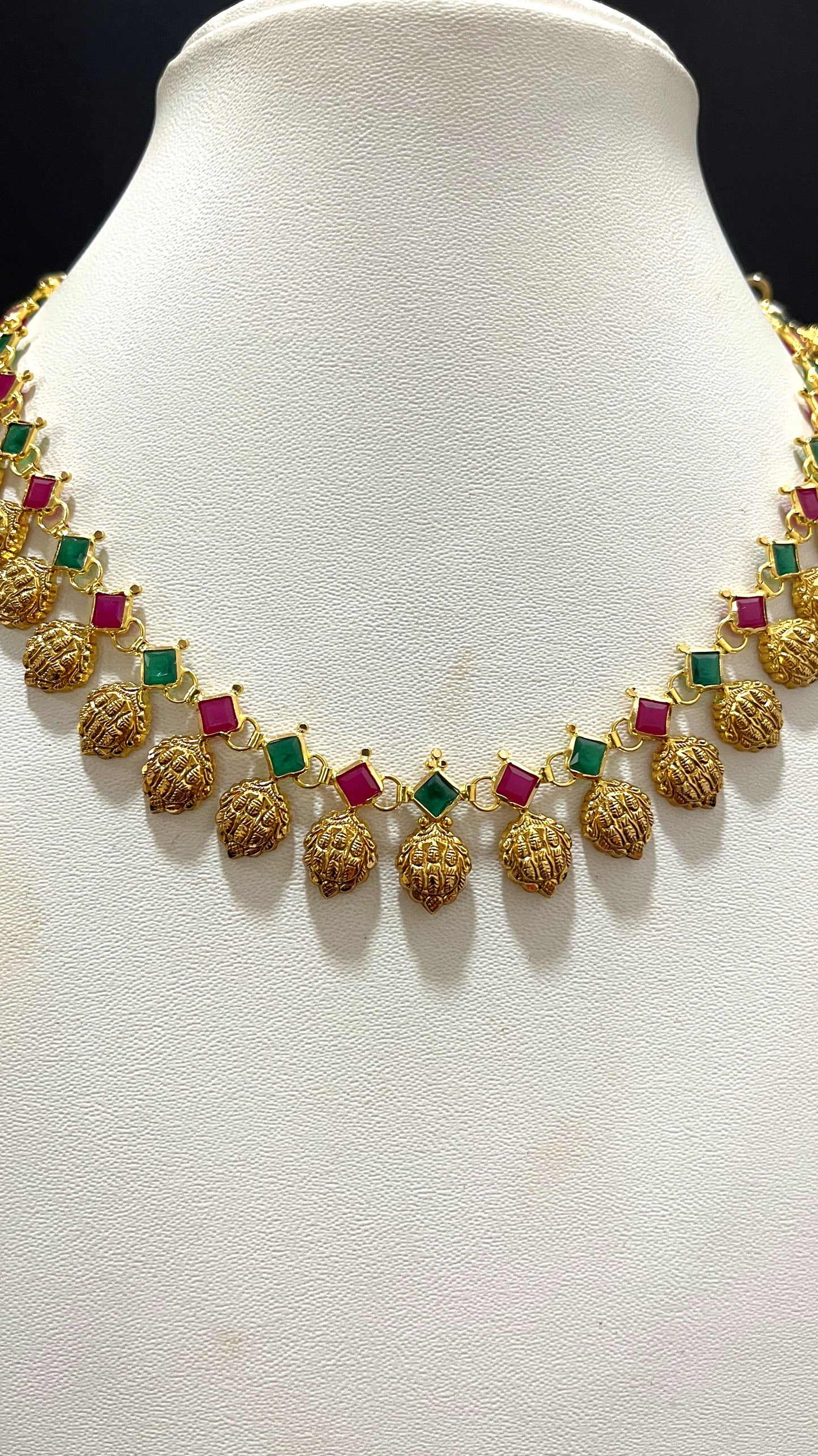 Saravana Jewellers 9.99gms NECKLACE 22K Yellow Gold