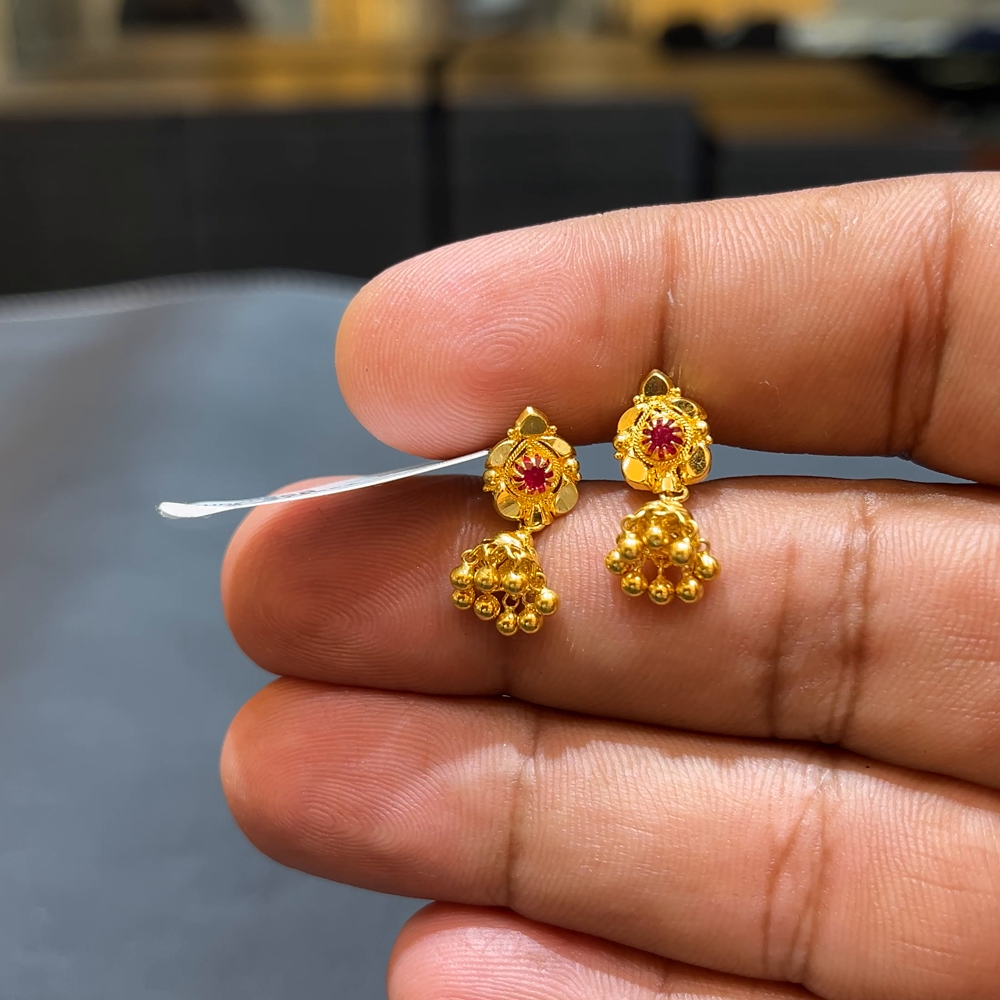 SOUTH INDIA 2.228gms EARRINGS 22K Yellow Gold