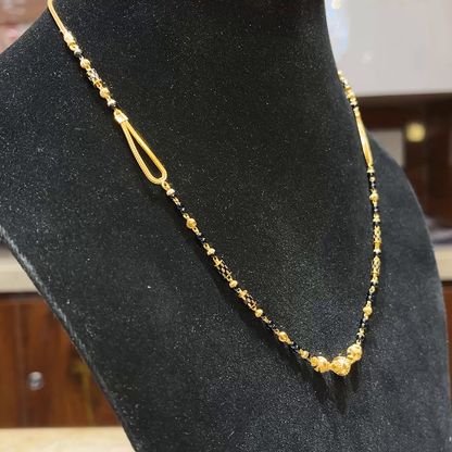 MUKUNDA JEWELLERS 11.42gms SHORT BLACK BEADS 22K Yellow Gold