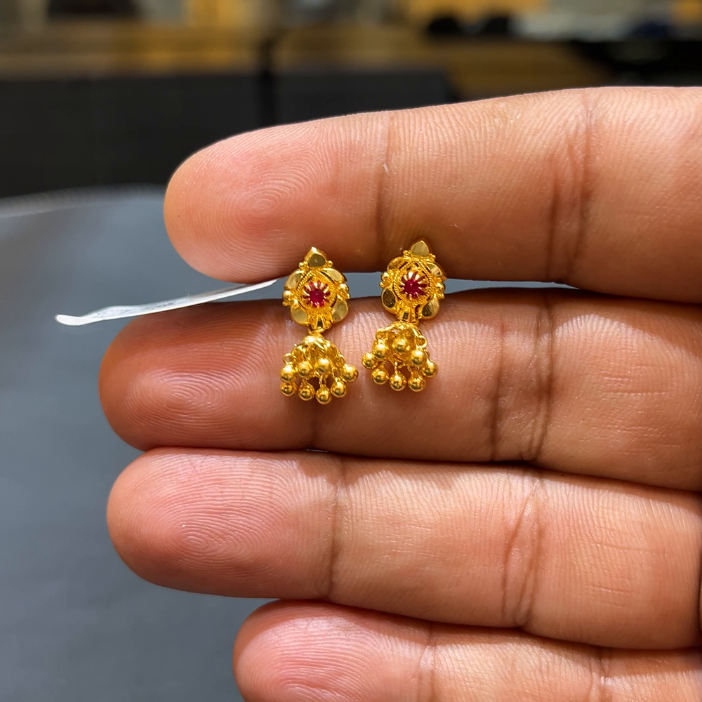 SOUTH INDIA 2.228gms EARRINGS 22K Yellow Gold