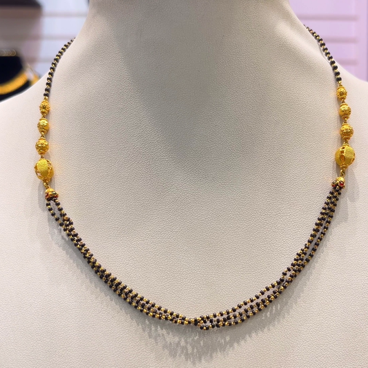 SOUTH INDIA 8.89gms SHORT BLACK BEADS 22K Yellow Gold