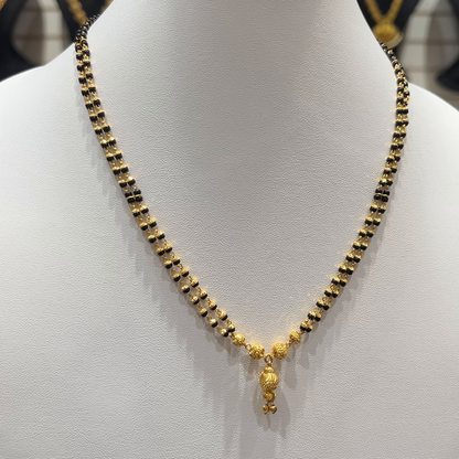 RS BROTHERS 9.936gms SHORT BLACK BEADS 22K Yellow Gold