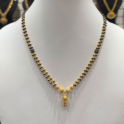 RS BROTHERS 9.936gms SHORT BLACK BEADS 22K Yellow Gold