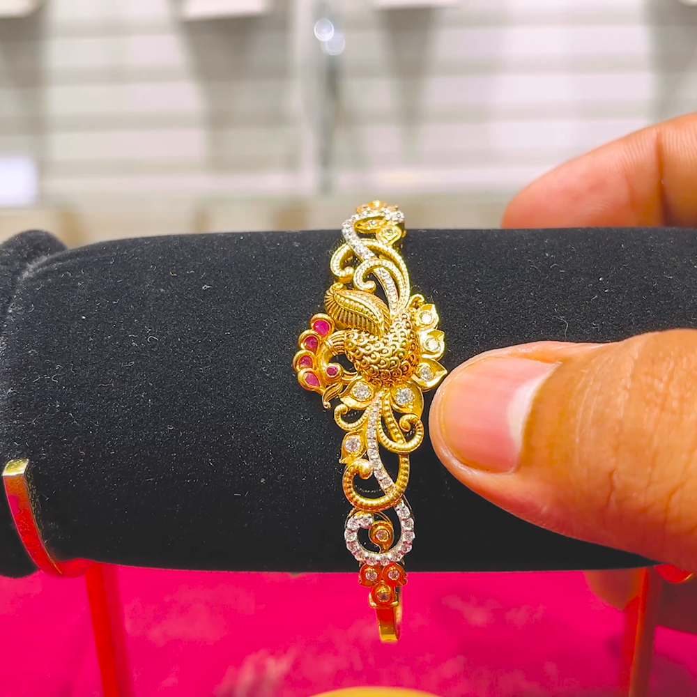 SOUTH INDIA 13.655gms Bracelets 22K Yellow Gold