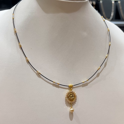 RS BROTHERS 4.066gms SHORT BLACK BEADS 22K Yellow Gold