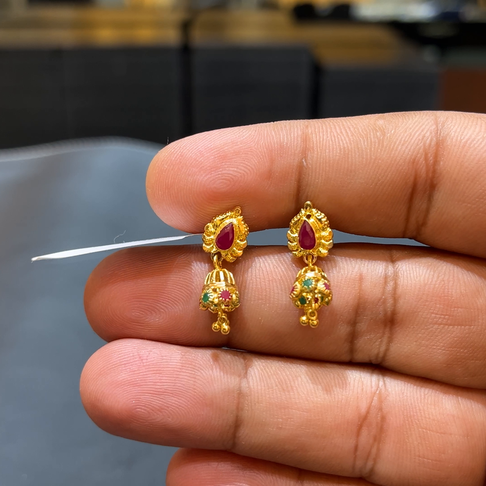 SOUTH INDIA 2.817gms EARRINGS 22K Yellow Gold