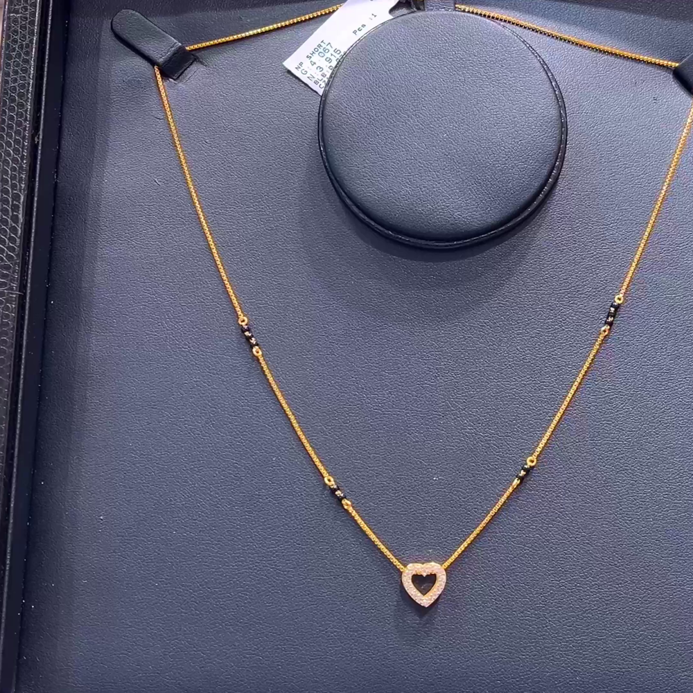 SOUTH INDIA 3.915gms SHORT BLACK BEADS 22K Yellow Gold