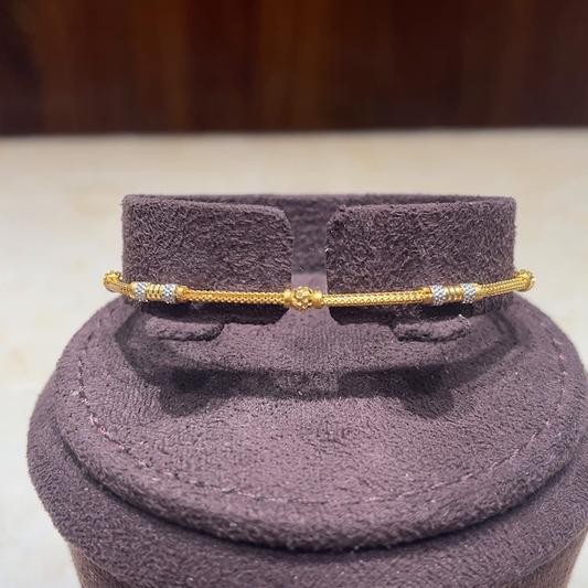 MUKUNDA JEWELLERS 4.446gms Bracelets 22K Yellow Gold