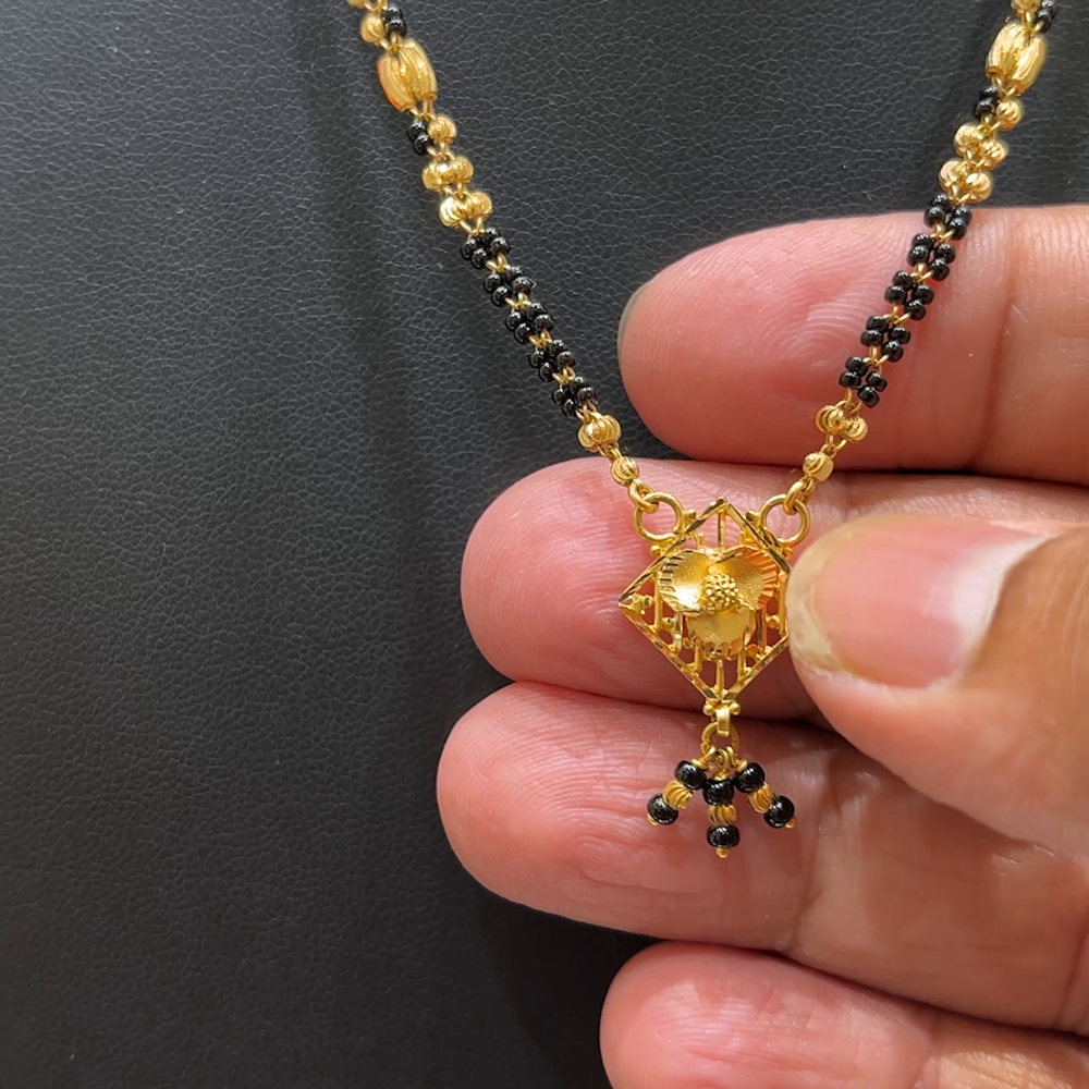 Chennai Shopping Mall 7.68gms SHORT BLACK BEADS 22K Yellow Gold