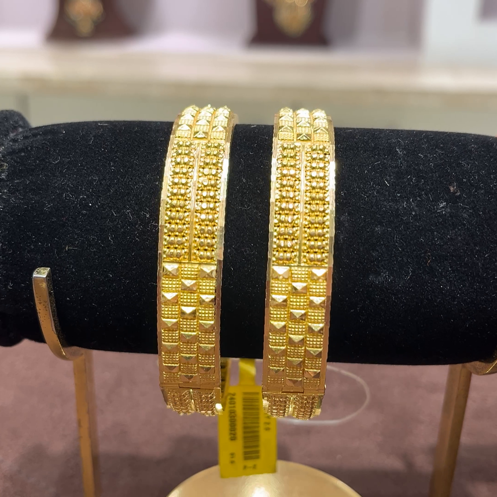 SwarnaKanchi 32.133gms BANGLES 22K Yellow Gold