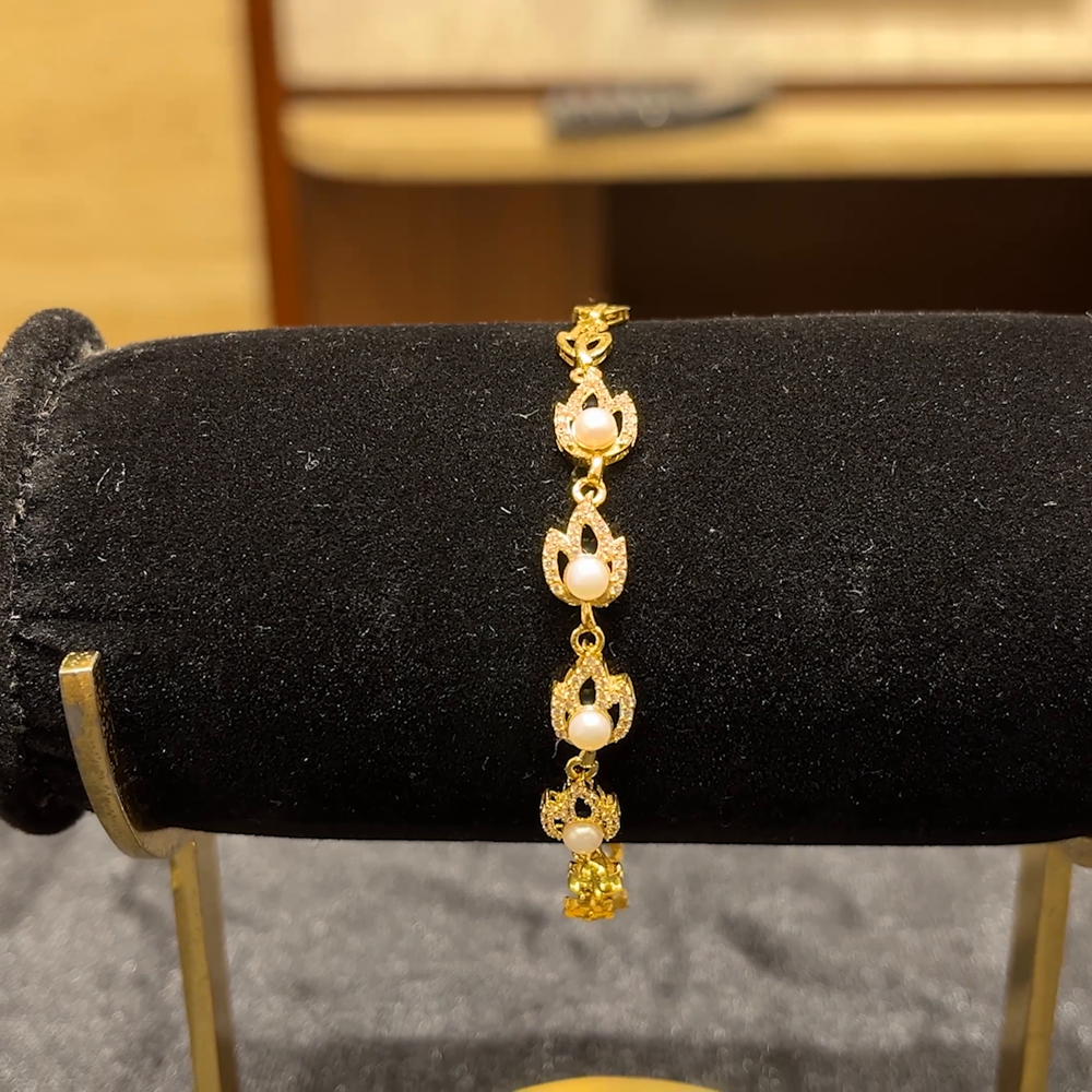 Chennai Shopping Mall 6.31gms Bracelets 22K Yellow Gold