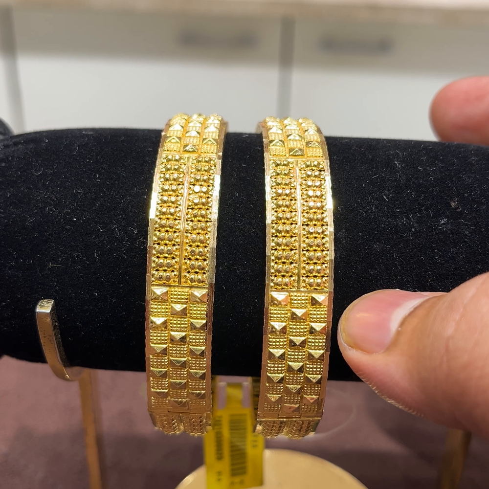 SwarnaKanchi 32.133gms BANGLES 22K Yellow Gold