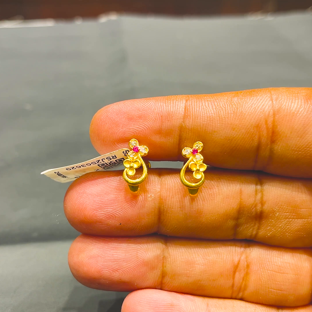 SOUTH INDIA 3.173gms EARRINGS 22K Yellow Gold