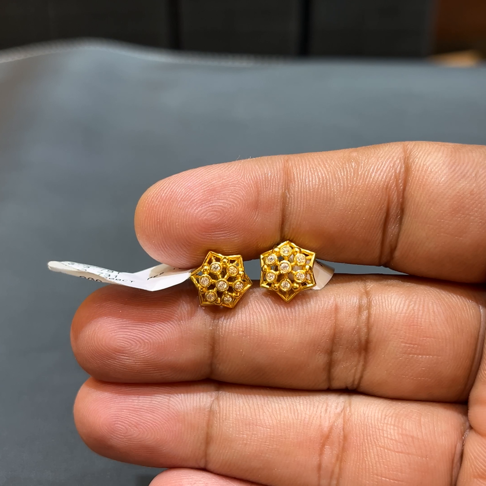 SOUTH INDIA 3.731gms EARRINGS 22K Yellow Gold