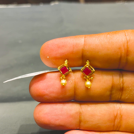 SOUTH INDIA 1.916gms EARRINGS 22K Yellow Gold