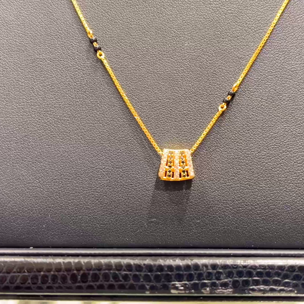 SOUTH INDIA 4.382gms SHORT BLACK BEADS 22K Yellow Gold