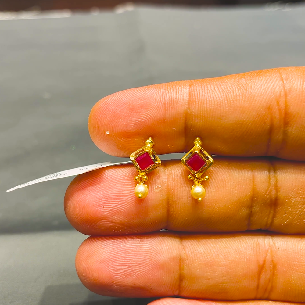 SOUTH INDIA 1.916gms EARRINGS 22K Yellow Gold