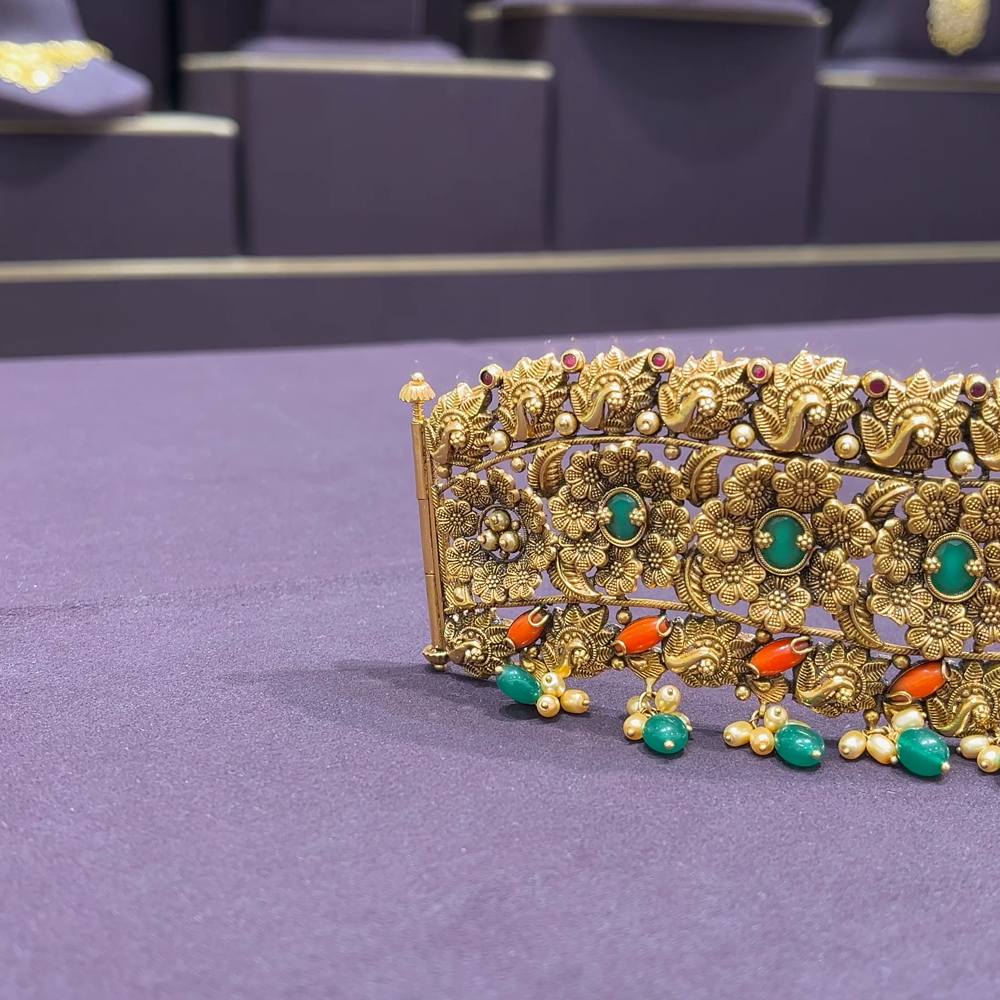 CMR 136.738gms VADDANAM 22K Nakshi