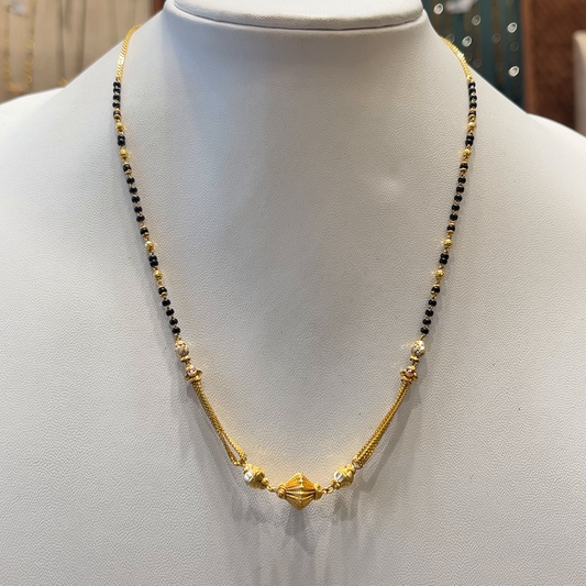 CMR 8.551gms SHORT BLACK BEADS 22K Nakshi