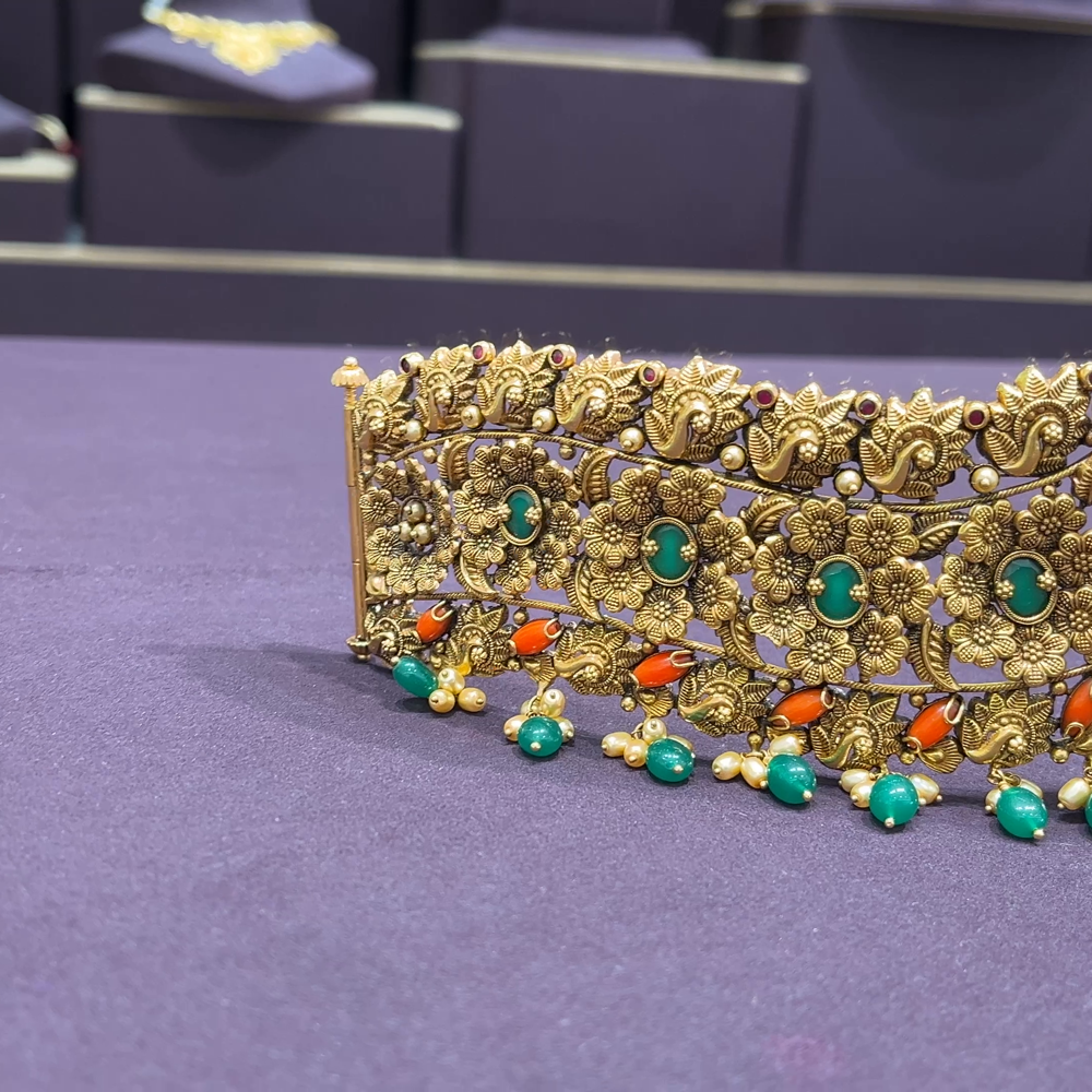 CMR 136.738gms VADDANAM 22K Nakshi