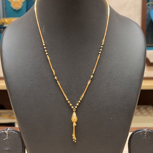 Chennai Shopping Mall 8.27gms SHORT BLACK BEADS 22K Yellow Gold