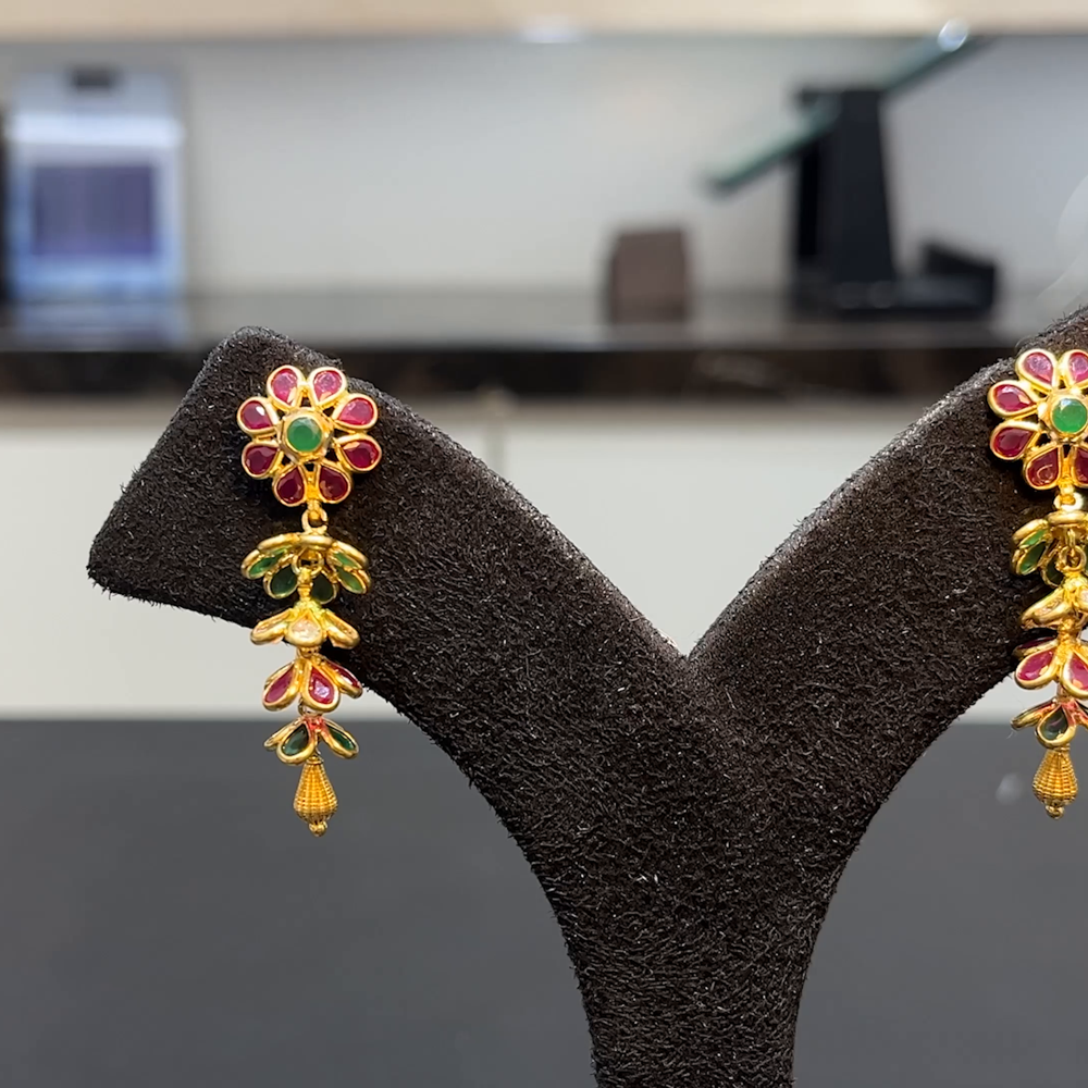 MUKUNDA JEWELLERS 7.785gms EARRINGS 22K Yellow Gold