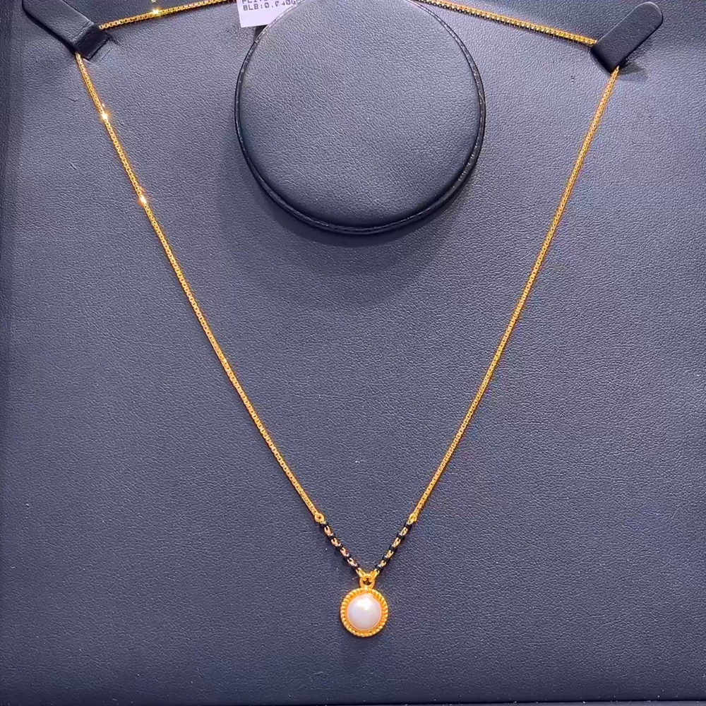 SOUTH INDIA 4.73gms SHORT BLACK BEADS 22K Yellow Gold