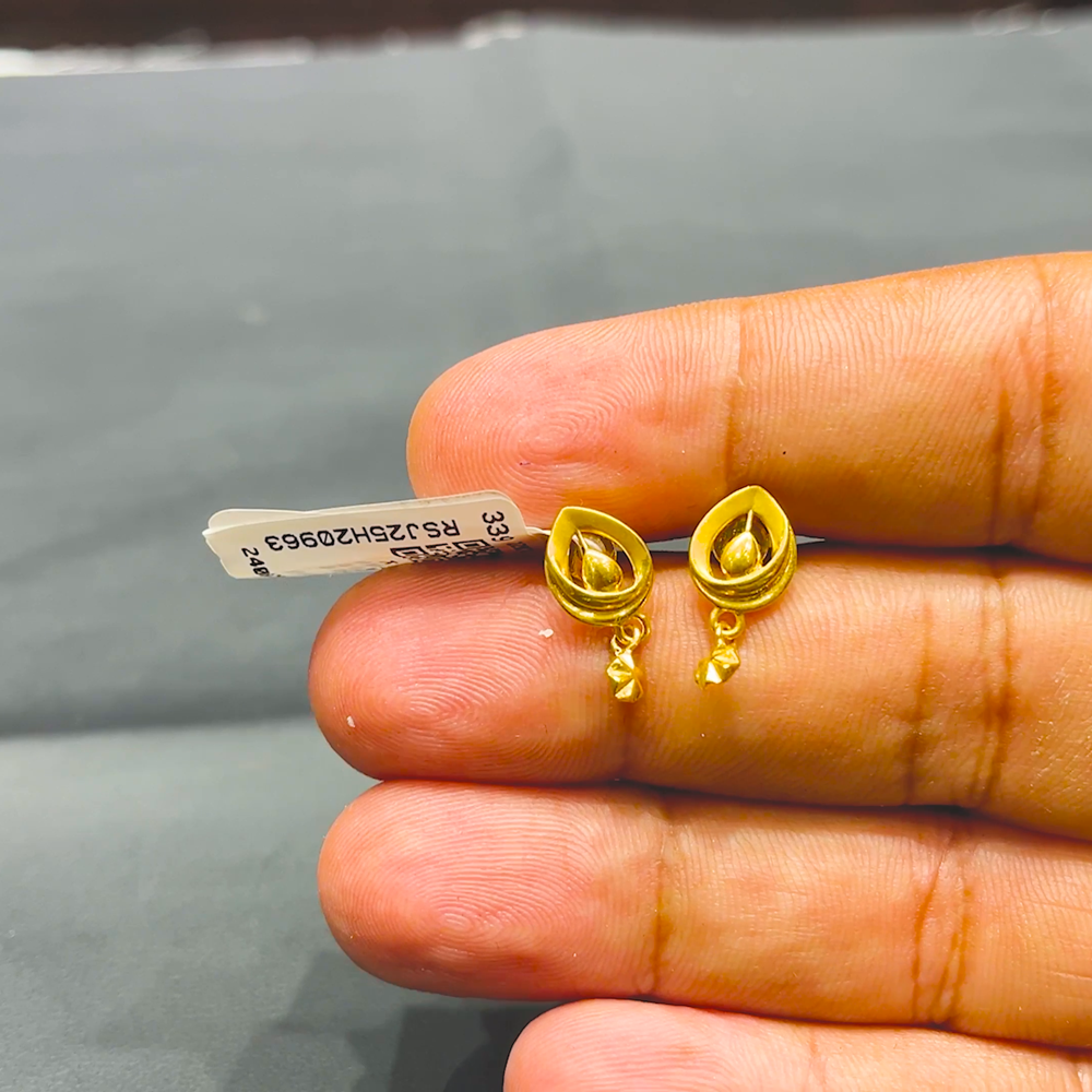 SOUTH INDIA 2.652gms EARRINGS 22K Yellow Gold