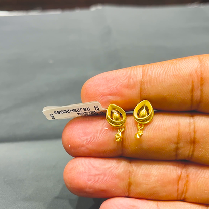 SOUTH INDIA 2.652gms EARRINGS 22K Yellow Gold