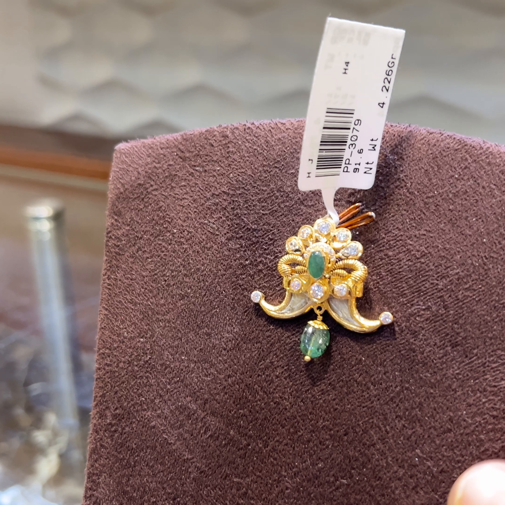 SRI RAM 4.226gms Pendent 22K Nakshi