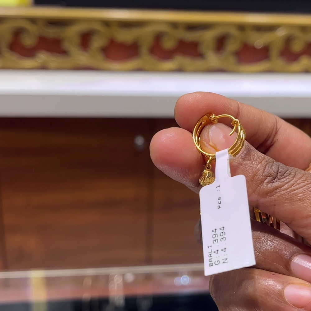 RS BROTHERS 4.394gms EARRINGS 22K Yellow Gold