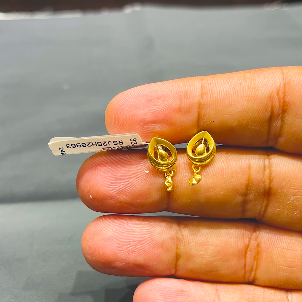 SOUTH INDIA 2.652gms EARRINGS 22K Yellow Gold