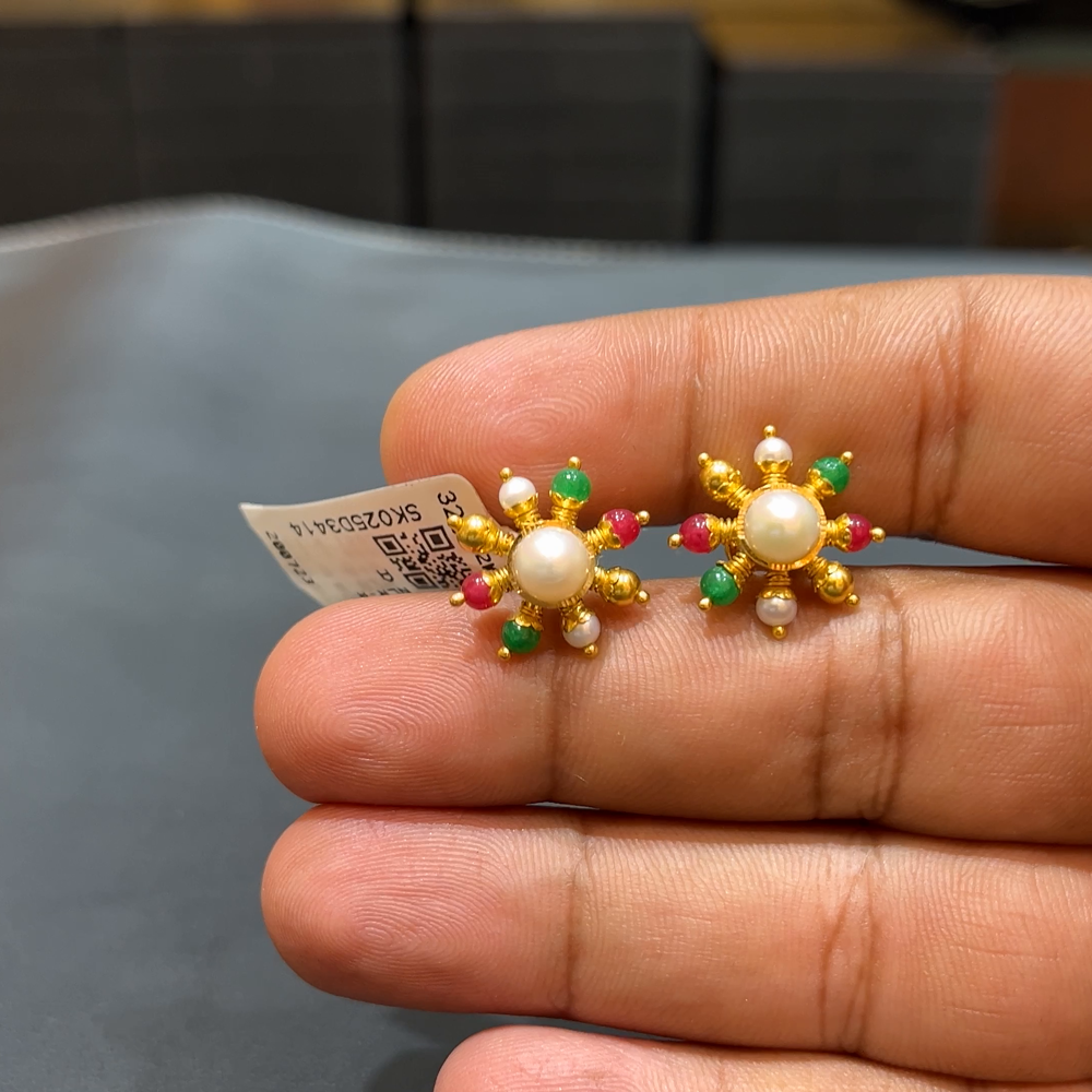 SOUTH INDIA 3.619gms EARRINGS 22K Yellow Gold