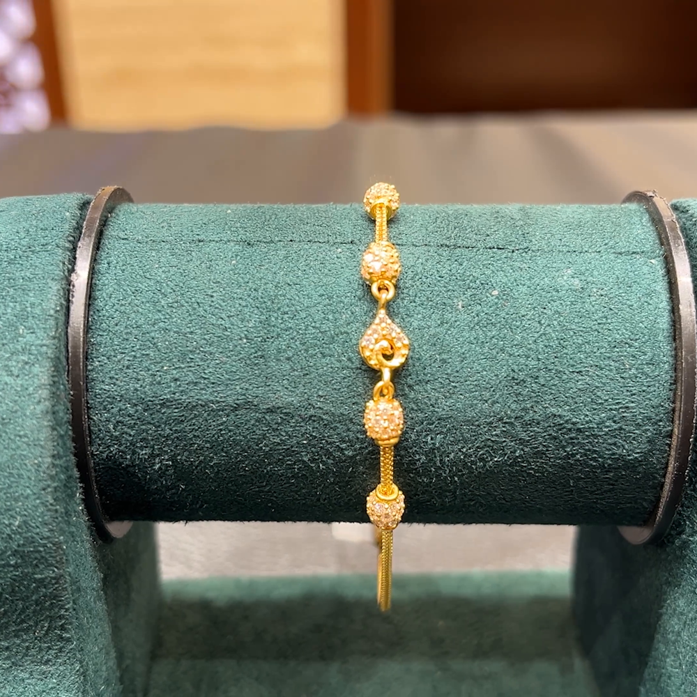 Chennai Shopping Mall 4.575gms Bracelets 22K Yellow Gold