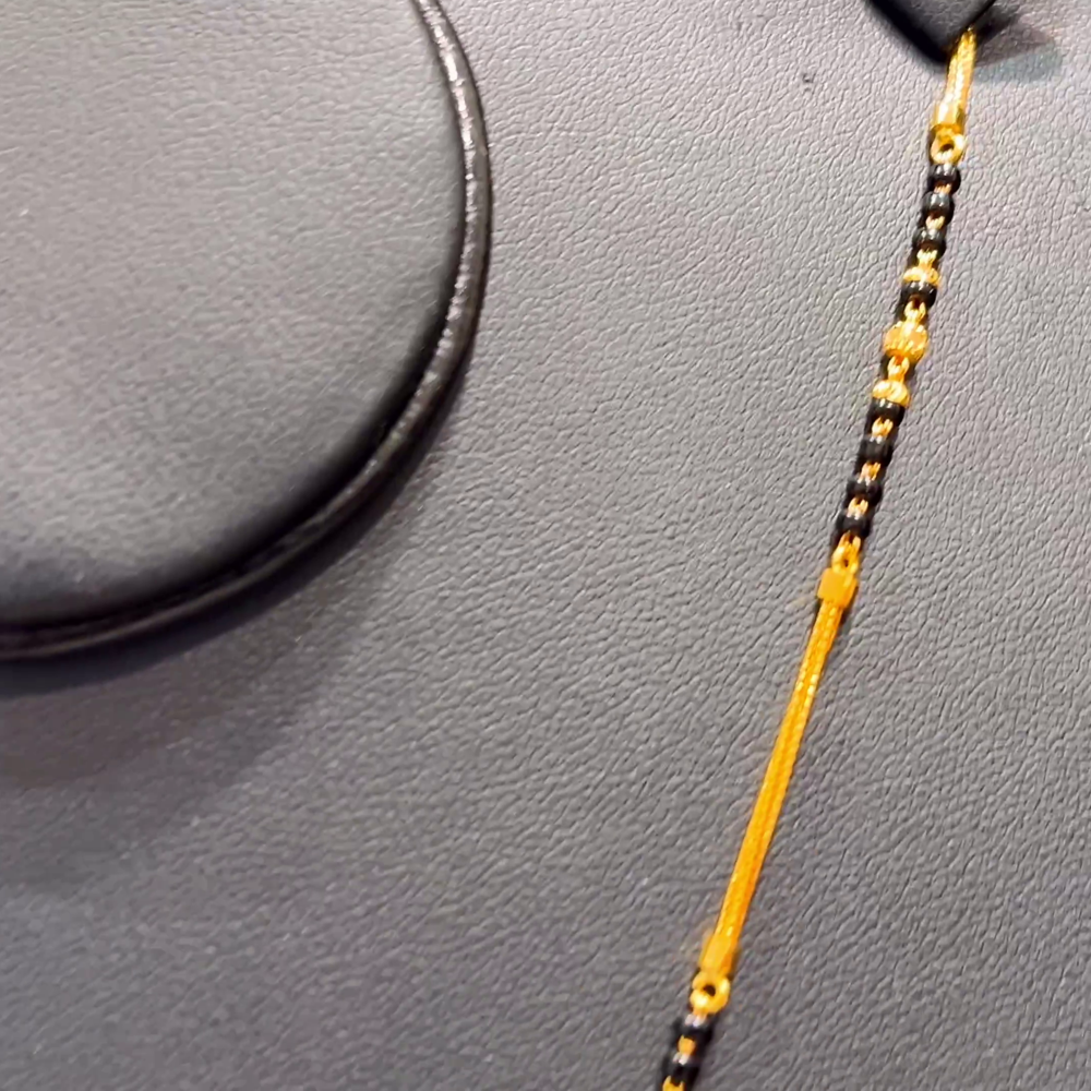 SOUTH INDIA 8.778gms SHORT BLACK BEADS 22K Yellow Gold