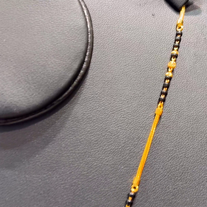 SOUTH INDIA 8.778gms SHORT BLACK BEADS 22K Yellow Gold