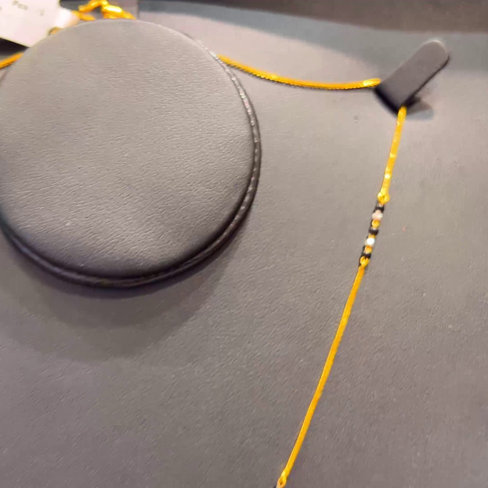 SOUTH INDIA 4.196gms SHORT BLACK BEADS 22K Yellow Gold