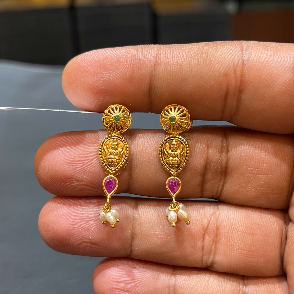 SOUTH INDIA 4.21gms EARRINGS 22K Yellow Gold