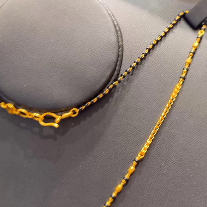 SOUTH INDIA 8.962gms SHORT BLACK BEADS 22K Yellow Gold