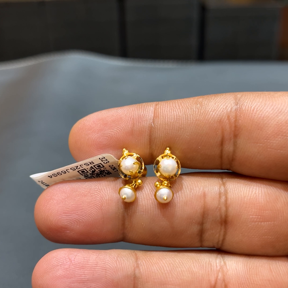 SOUTH INDIA 2.015gms EARRINGS 22K Yellow Gold