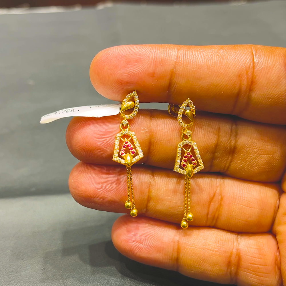 SOUTH INDIA 3.689gms EARRINGS 22K Yellow Gold