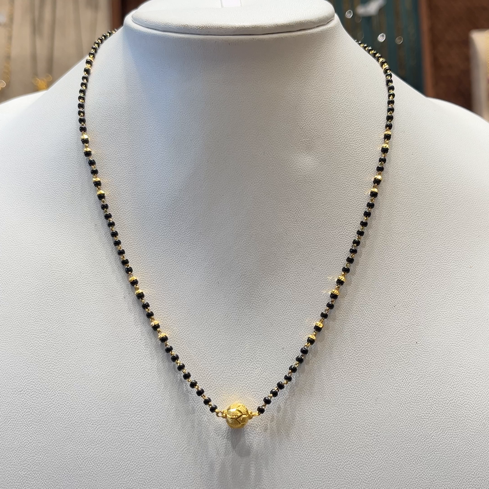 CMR 4.698gms SHORT BLACK BEADS 22K Nakshi