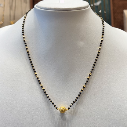 CMR 4.698gms SHORT BLACK BEADS 22K Nakshi